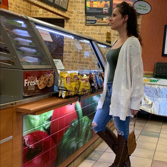 My closet over floweth!Come snatch up cute things! - Picture 2 of 5